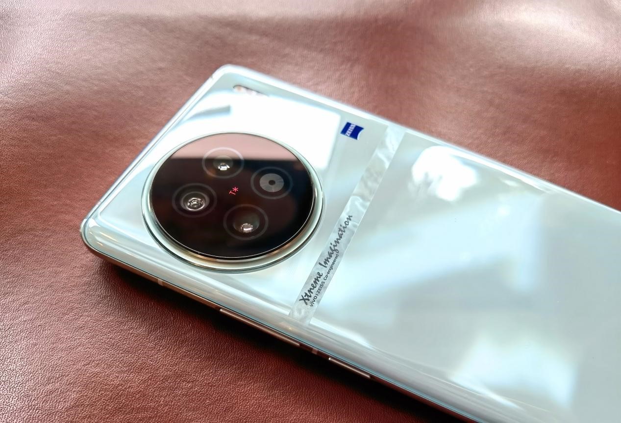 vivo X90s 上手体验：“青漾”勾画清凉夏天 影像性能再度升级